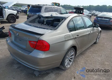 2011 BMW 328 xDrive z USA, uszkodzony, nr VIN WBAPK5C52BA993668